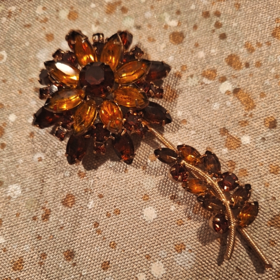 Vintage Sunflower Brooch / Pendant. Oversized. 4.25